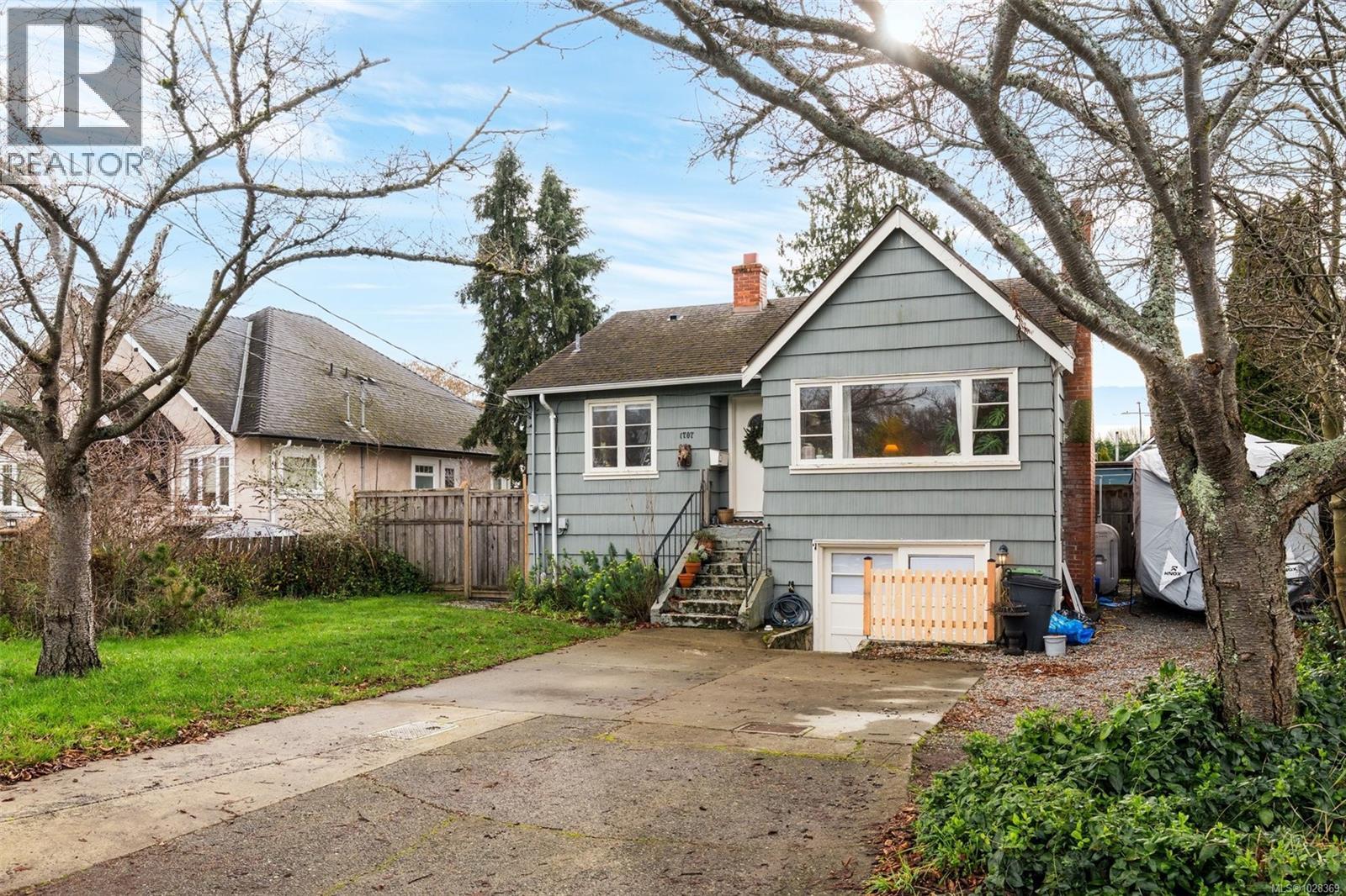  1707 Albert Avenue, Victoria