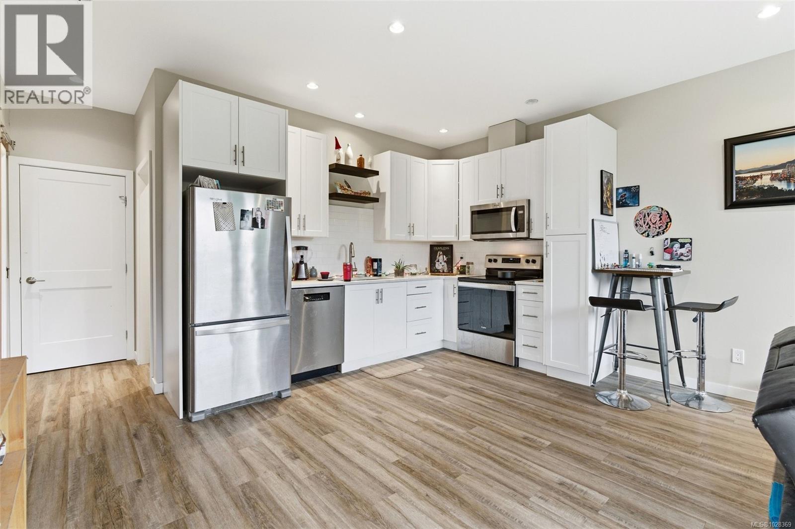  1707 Albert Avenue, Victoria