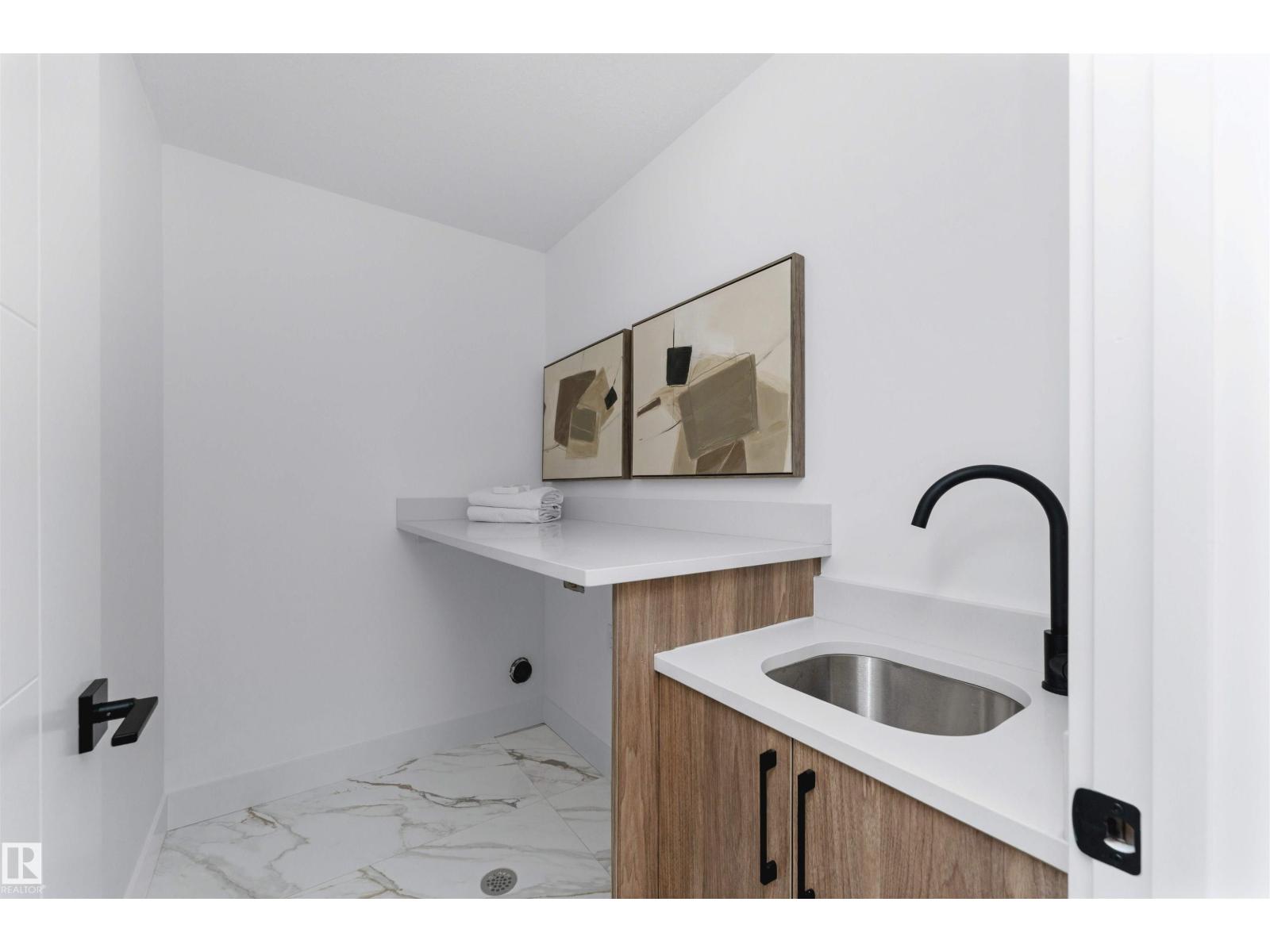 9624 86 ST NW, Edmonton