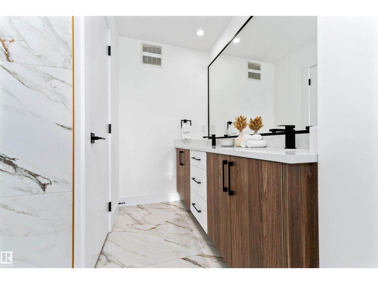 9624 86 ST NW, Edmonton