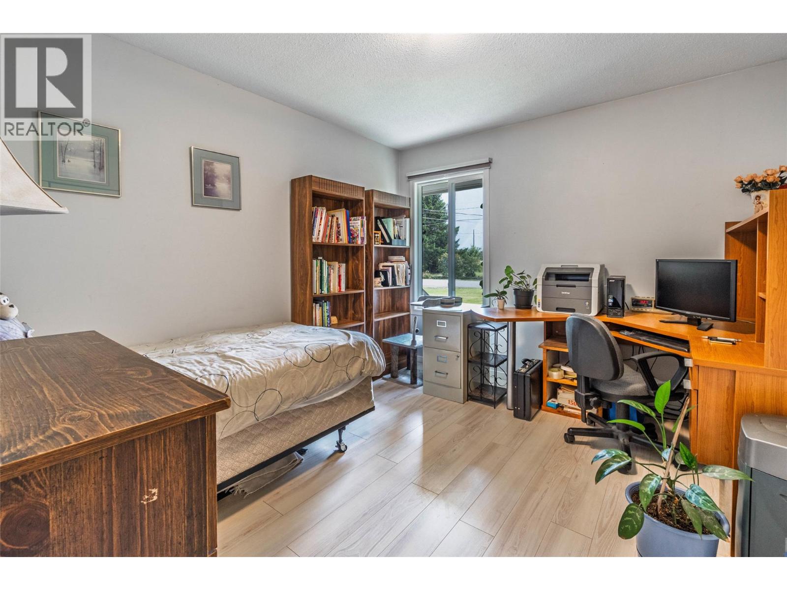 520 3RD Avenue, Keremeos