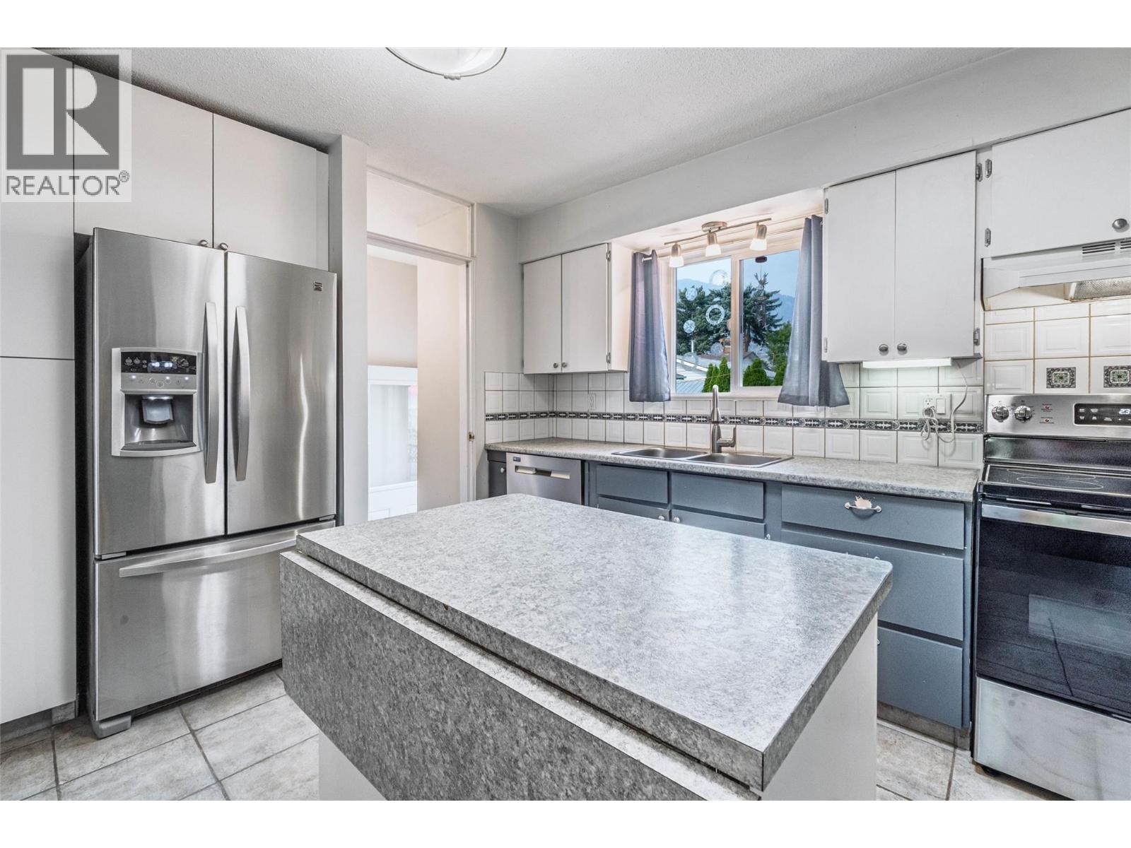 520 3RD Avenue, Keremeos