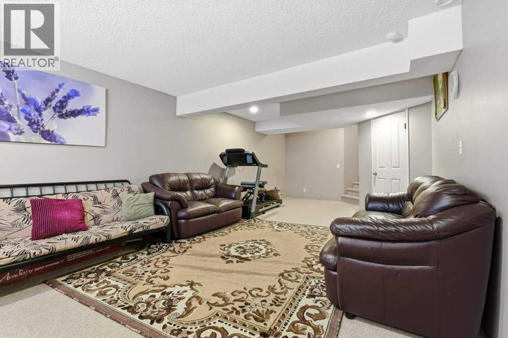 
          75 Somerset Manor Southwest
            <br/>
            <span>Calgary</span>
            , 
            <span>AB</span>
             <span>T2Y3V7</span>
         - Photo 36