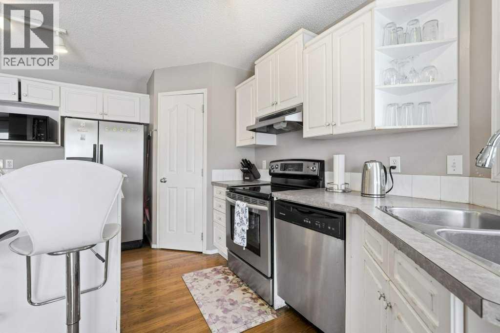 
          75 Somerset Manor Southwest
            <br/>
            <span>Calgary</span>
            , 
            <span>AB</span>
             <span>T2Y3V7</span>
         - Photo 10