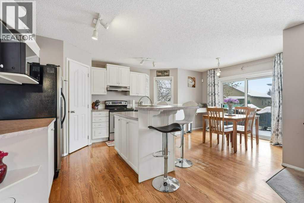 
          75 Somerset Manor Southwest
            <br/>
            <span>Calgary</span>
            , 
            <span>AB</span>
             <span>T2Y3V7</span>
         - Photo 8