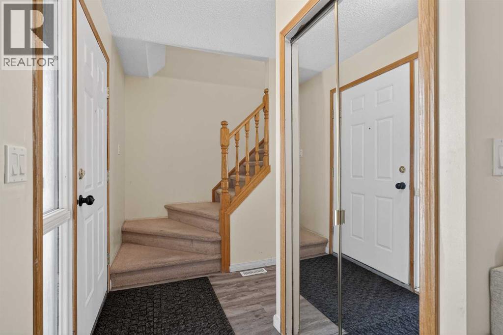 Single Family House for Sale in  Templewood Road NE Temple Calgary 