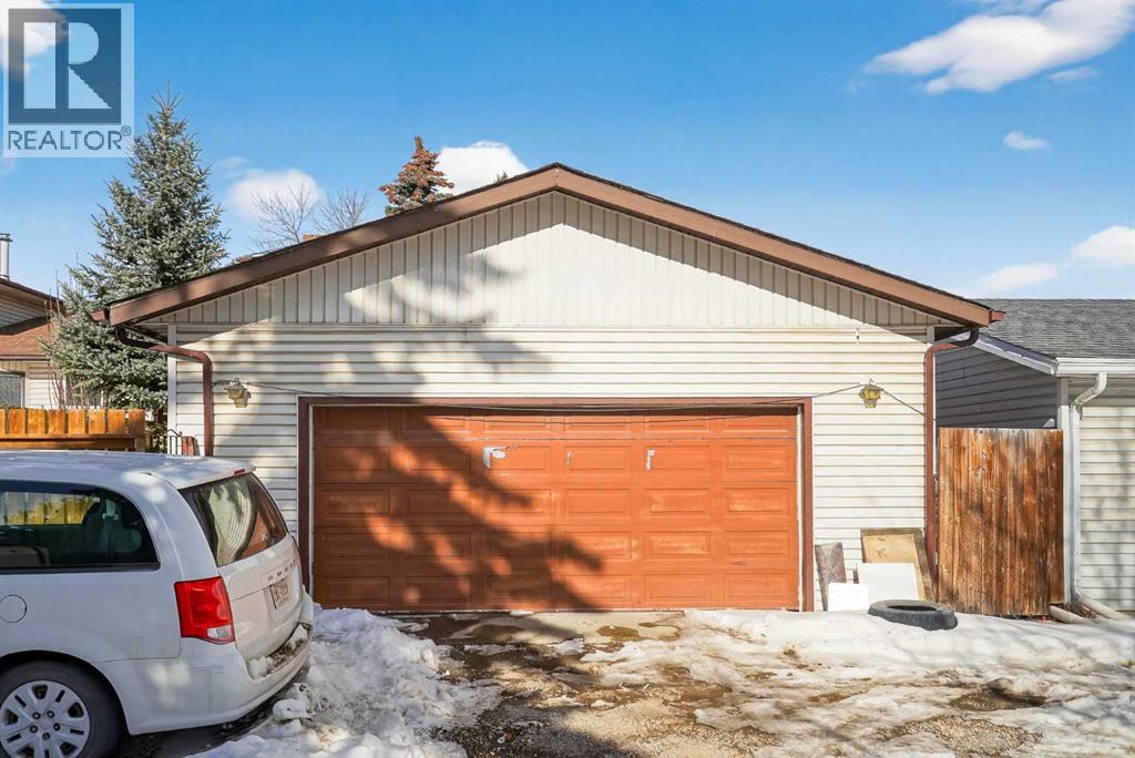 Single Family House for Sale in  Templewood Road NE Temple Calgary 