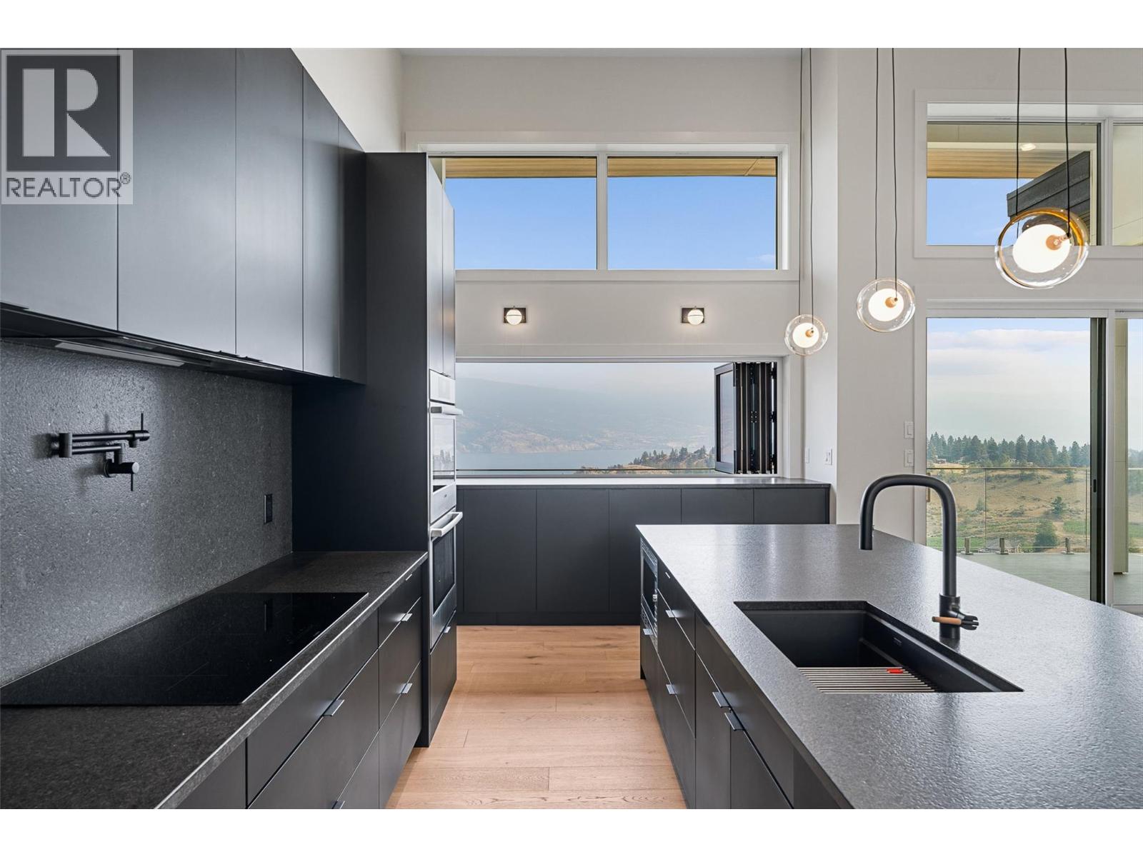 18697 Mckenzie Court, Summerland