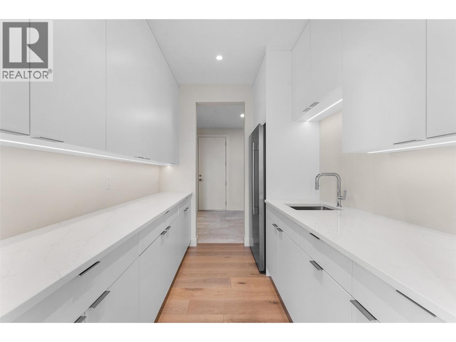 18697 Mckenzie Court, Summerland