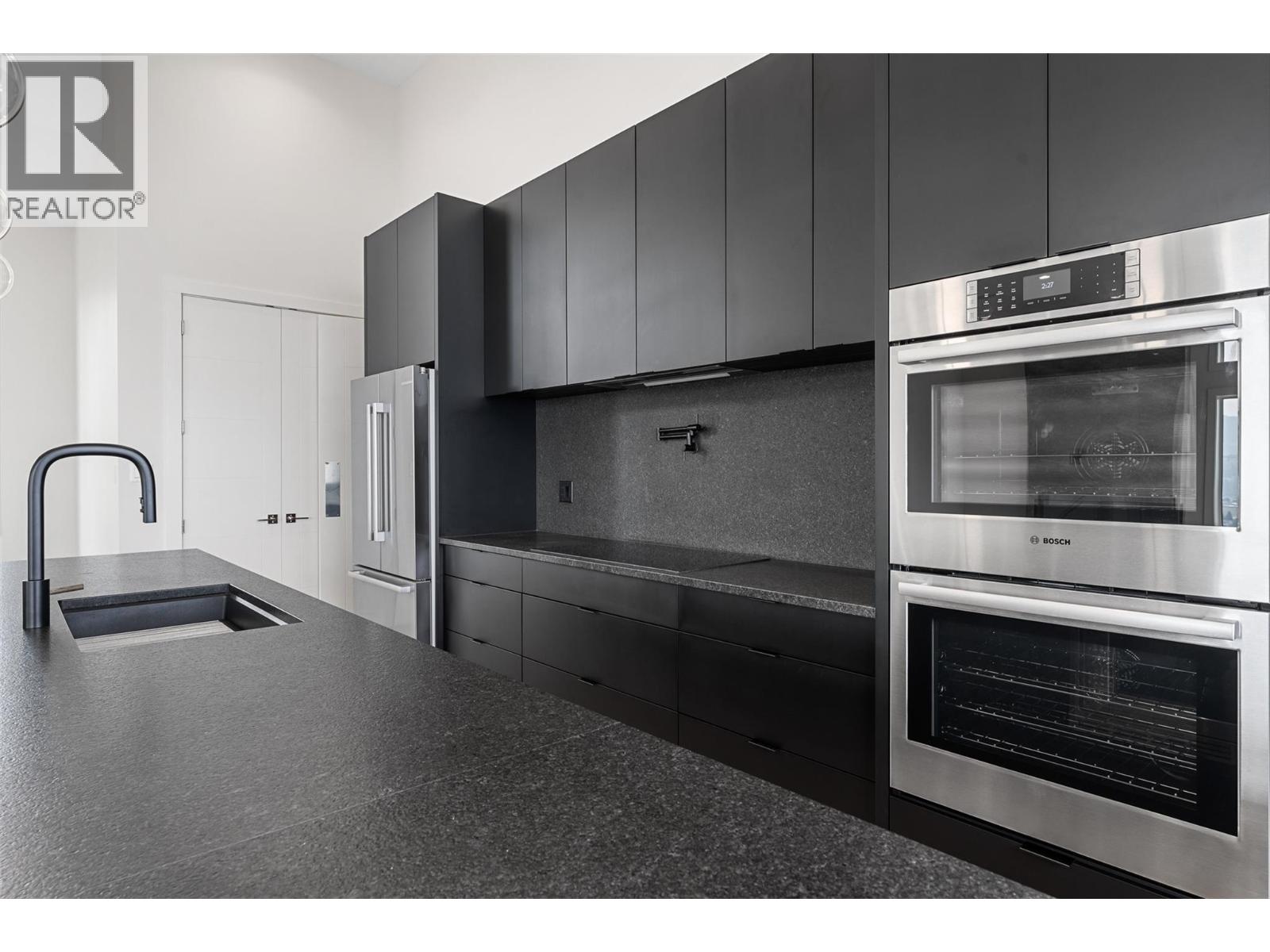 18697 Mckenzie Court, Summerland