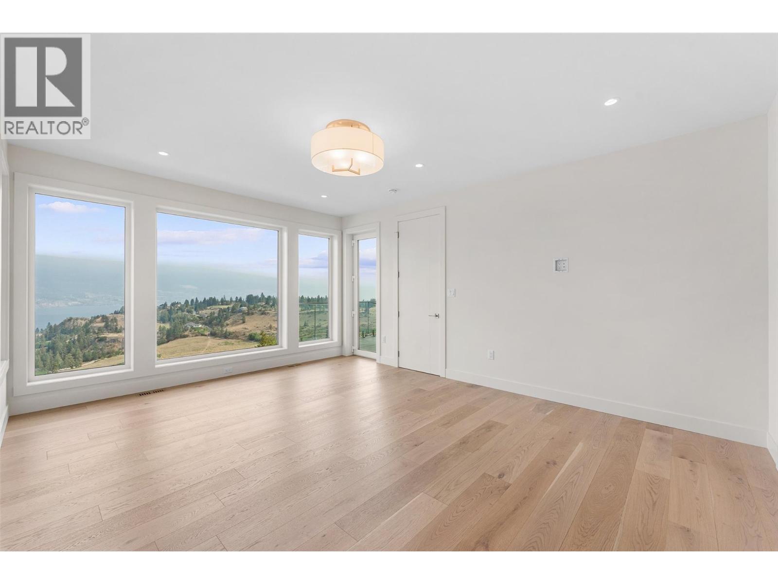 18697 Mckenzie Court, Summerland