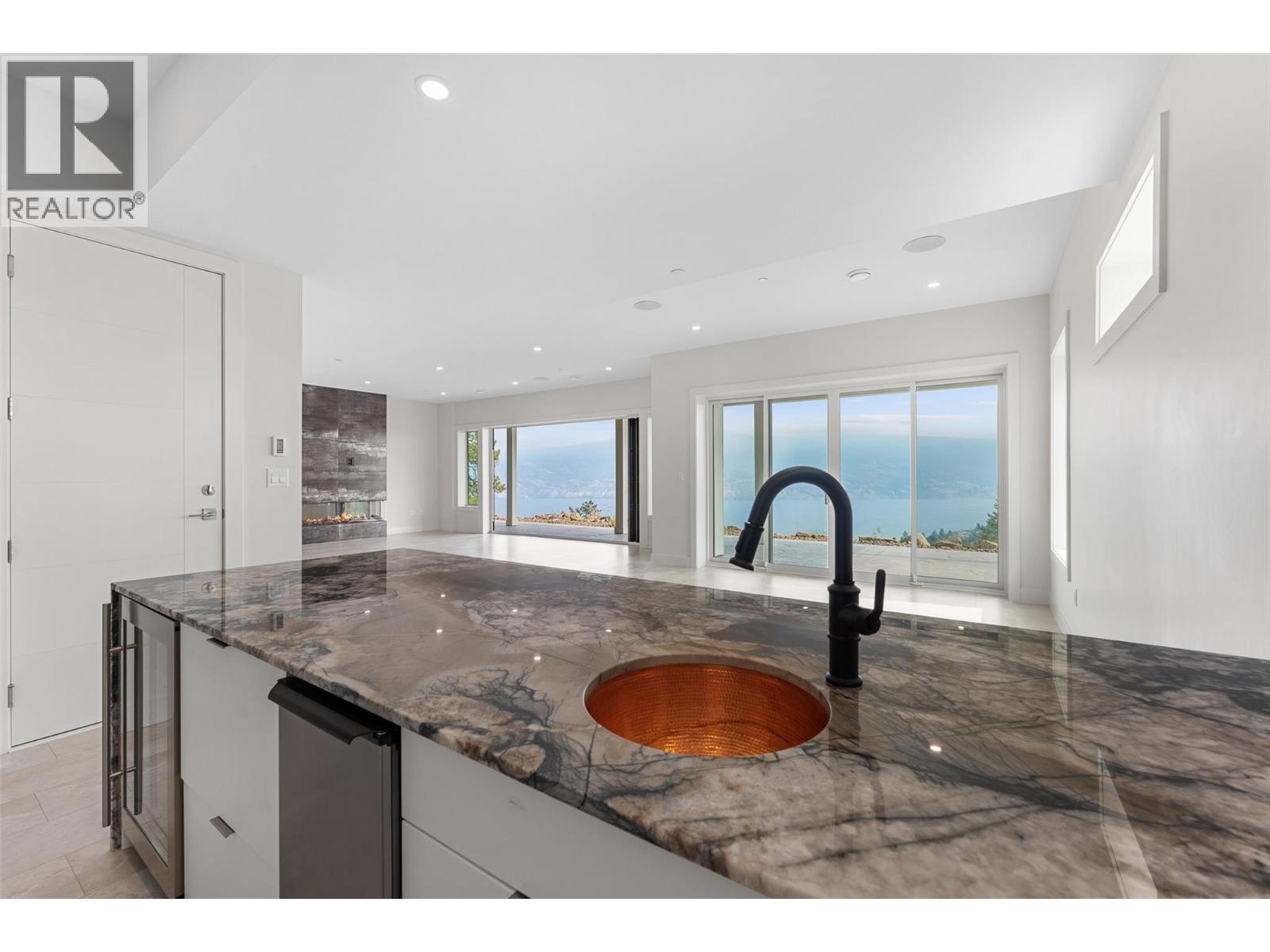 18697 Mckenzie Court, Summerland