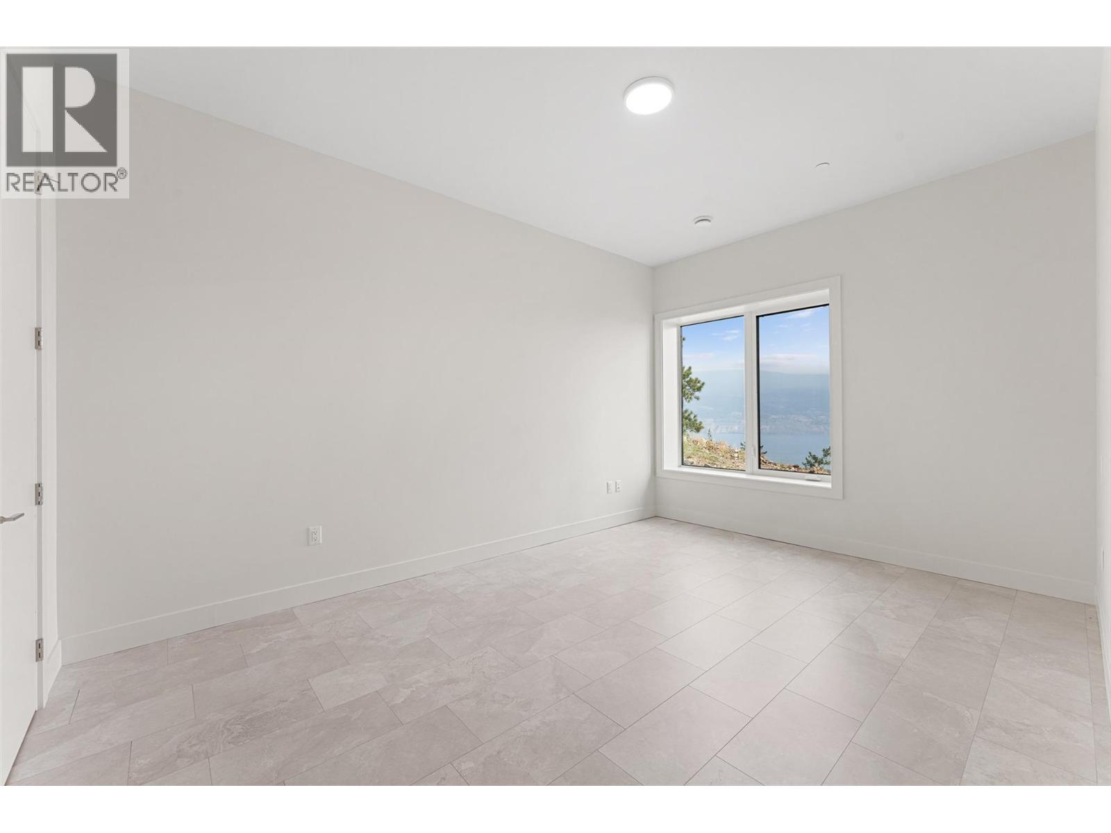 18697 Mckenzie Court, Summerland