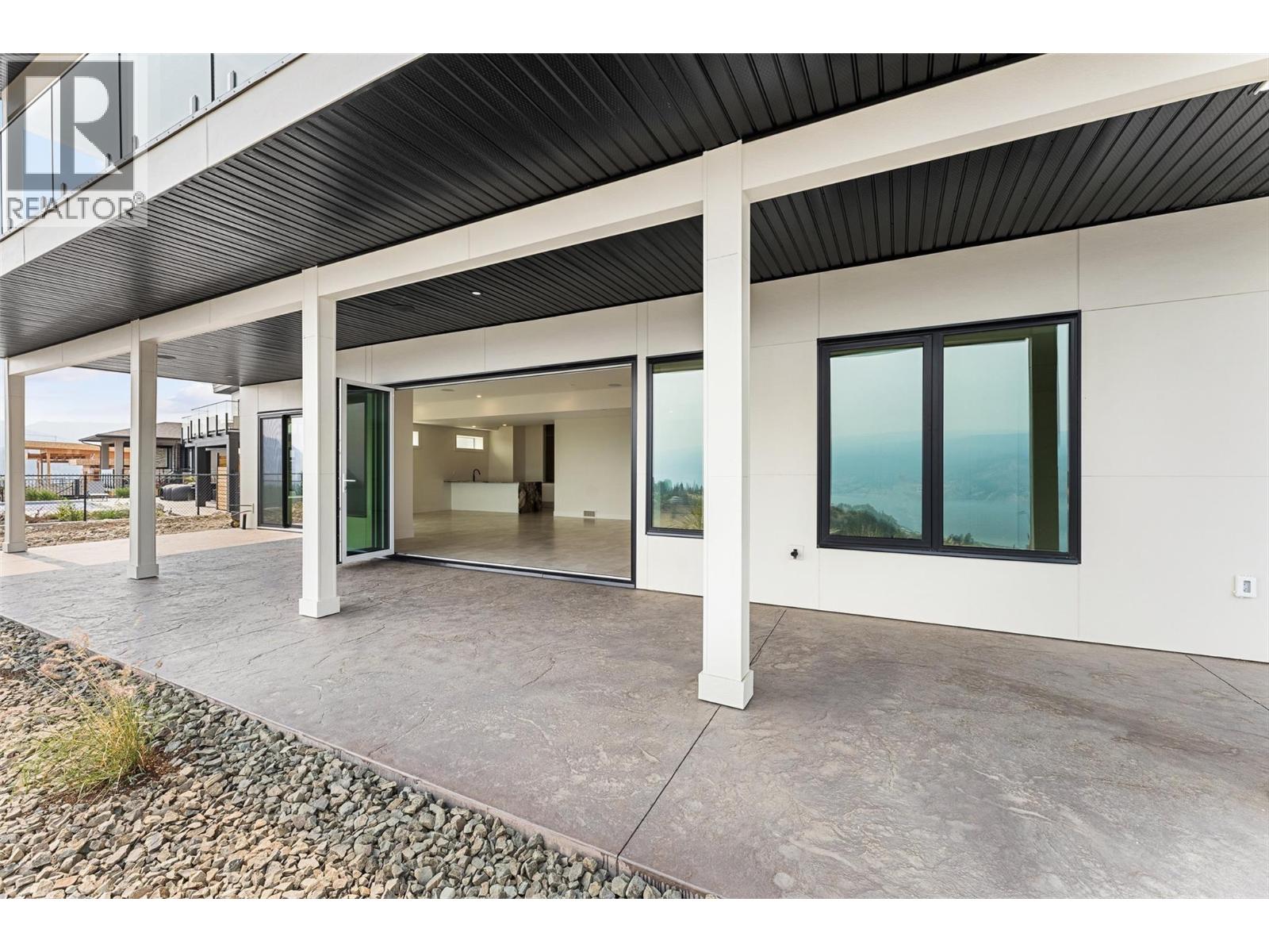 18697 Mckenzie Court, Summerland