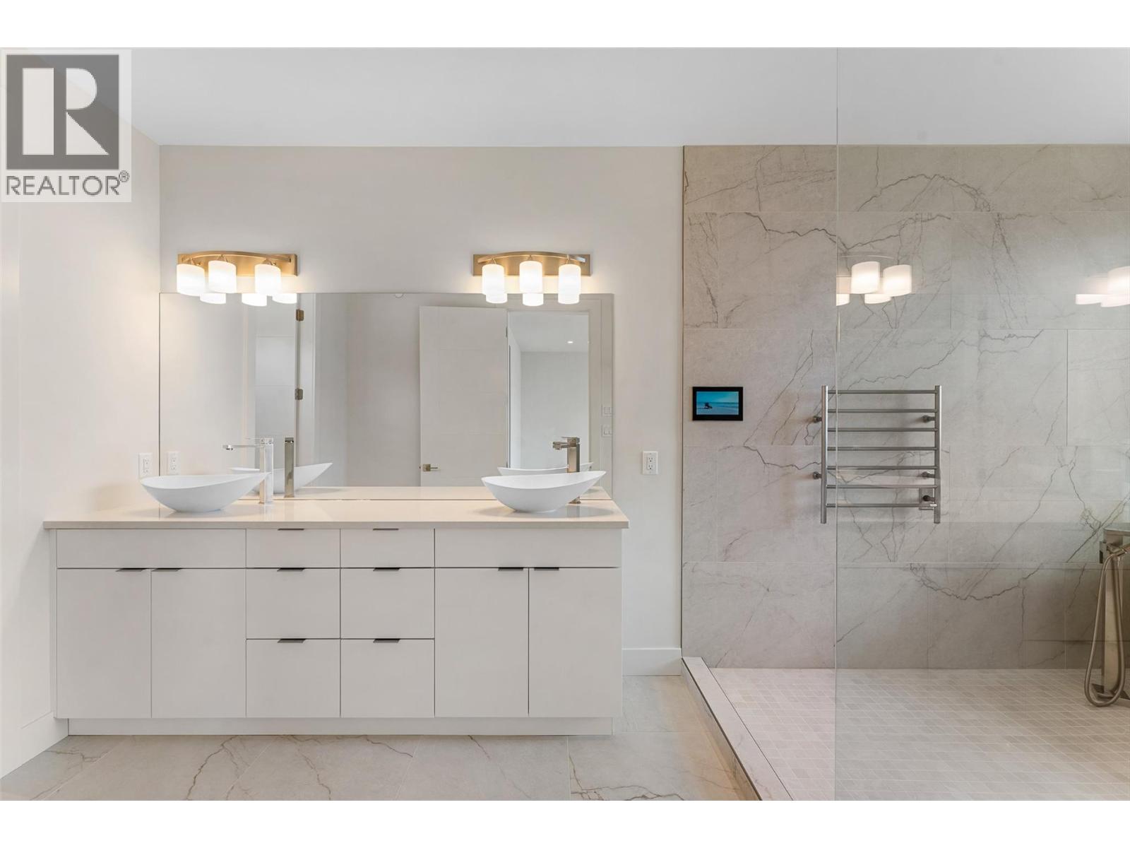 18697 Mckenzie Court, Summerland