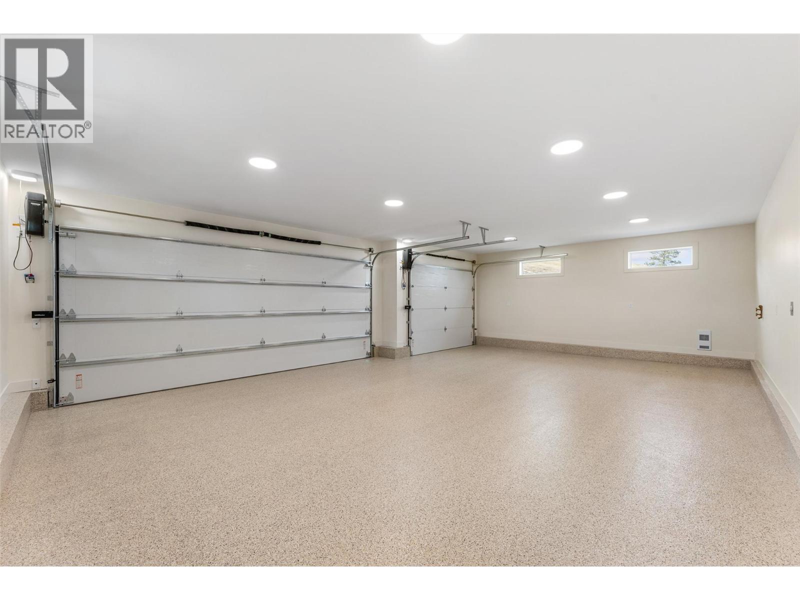 18697 Mckenzie Court, Summerland