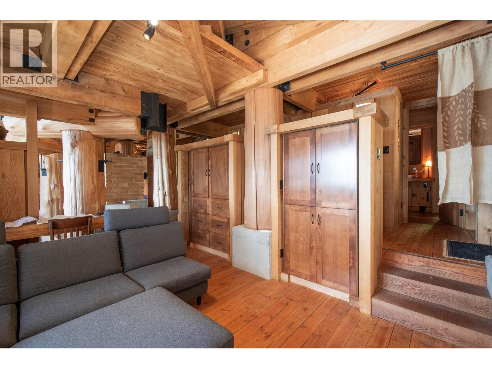 1010 TAKI-TE-SI ROAD, Gambier Island