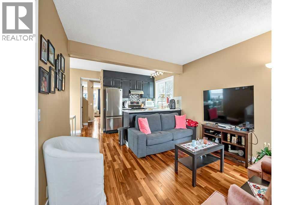 Single Family House for Sale in  Woodglen Grove SW Woodbine Calgary 