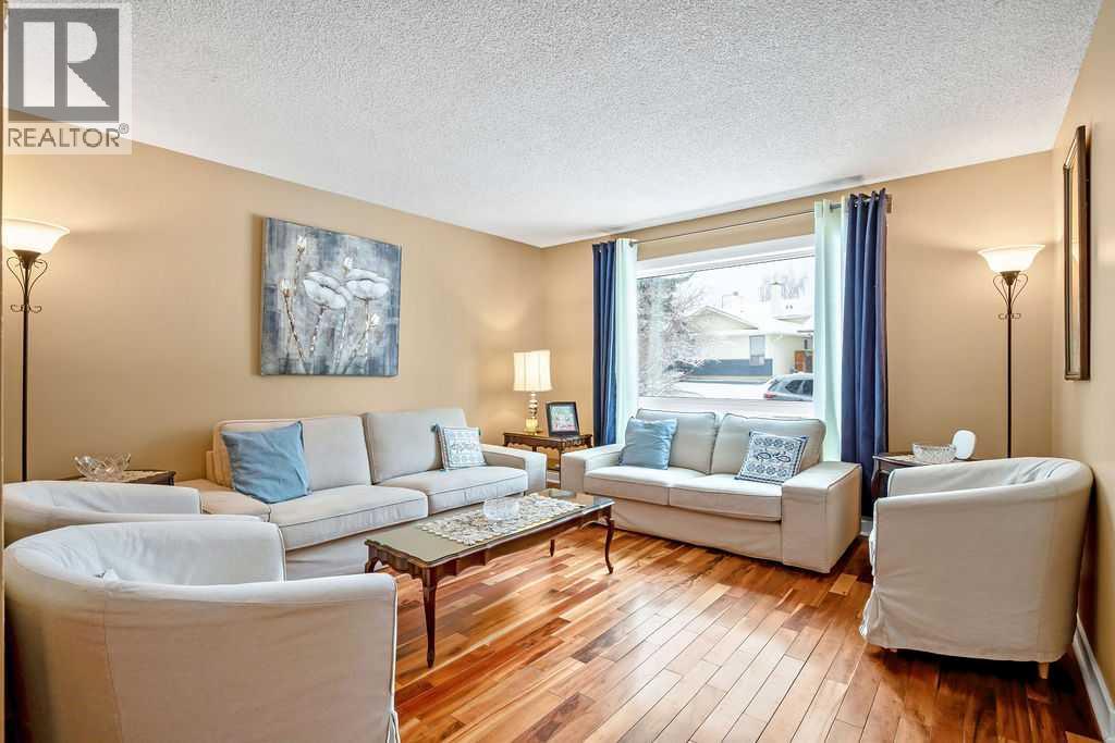 Single Family House for Sale in  Woodglen Grove SW Woodbine Calgary 