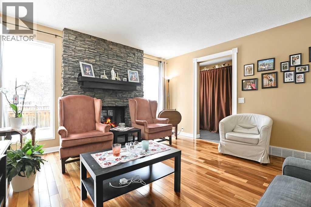 Single Family House for Sale in  Woodglen Grove SW Woodbine Calgary 