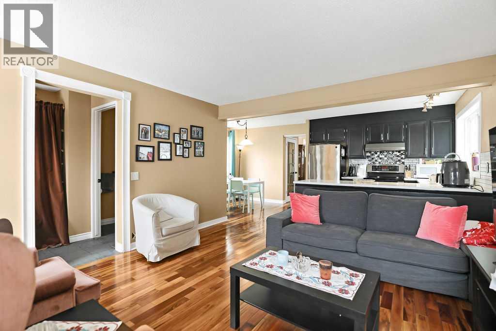 Single Family House for Sale in  Woodglen Grove SW Woodbine Calgary 