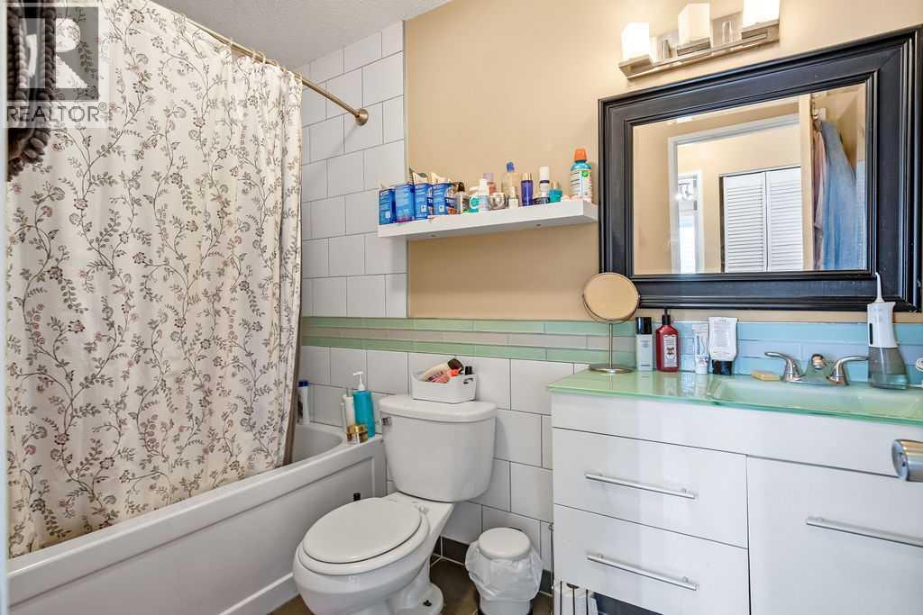 Single Family House for Sale in  Woodglen Grove SW Woodbine Calgary 