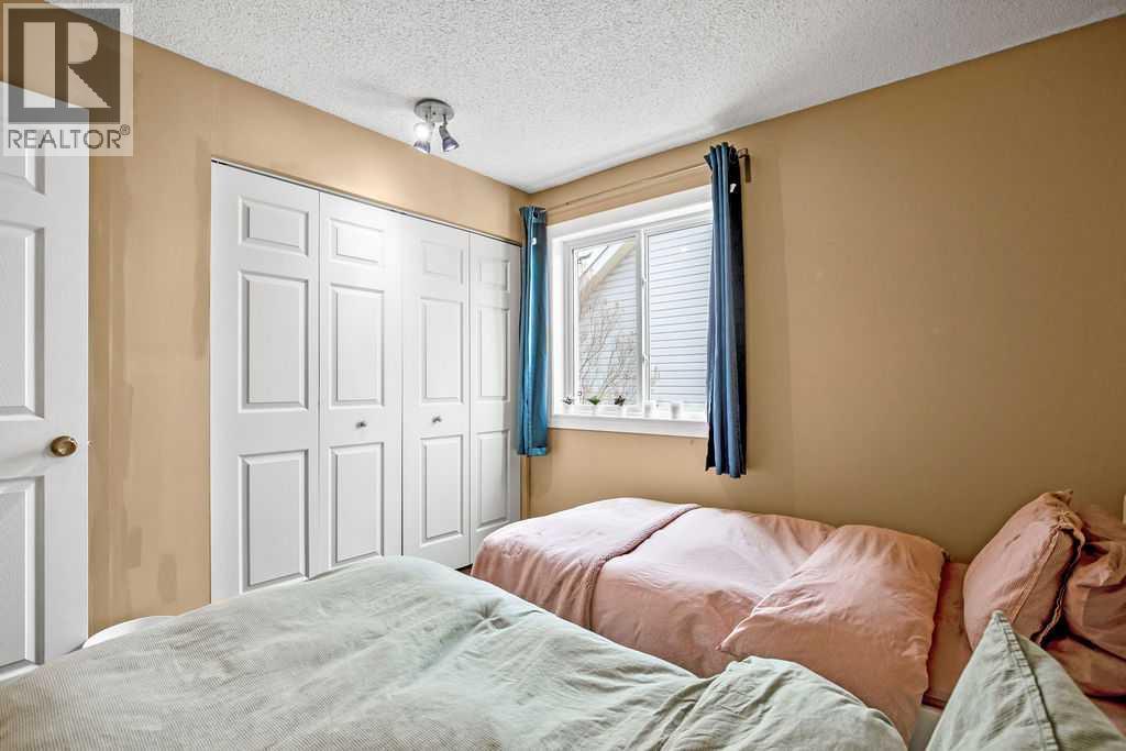 Single Family House for Sale in  Woodglen Grove SW Woodbine Calgary 