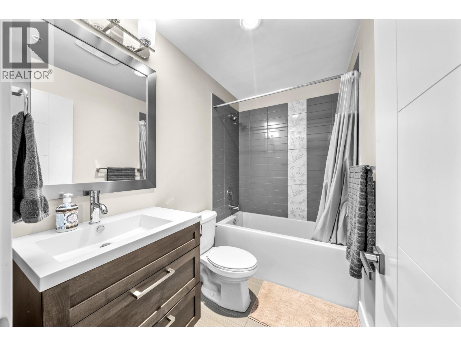 407 2465 WILSON AVENUE, Port Coquitlam