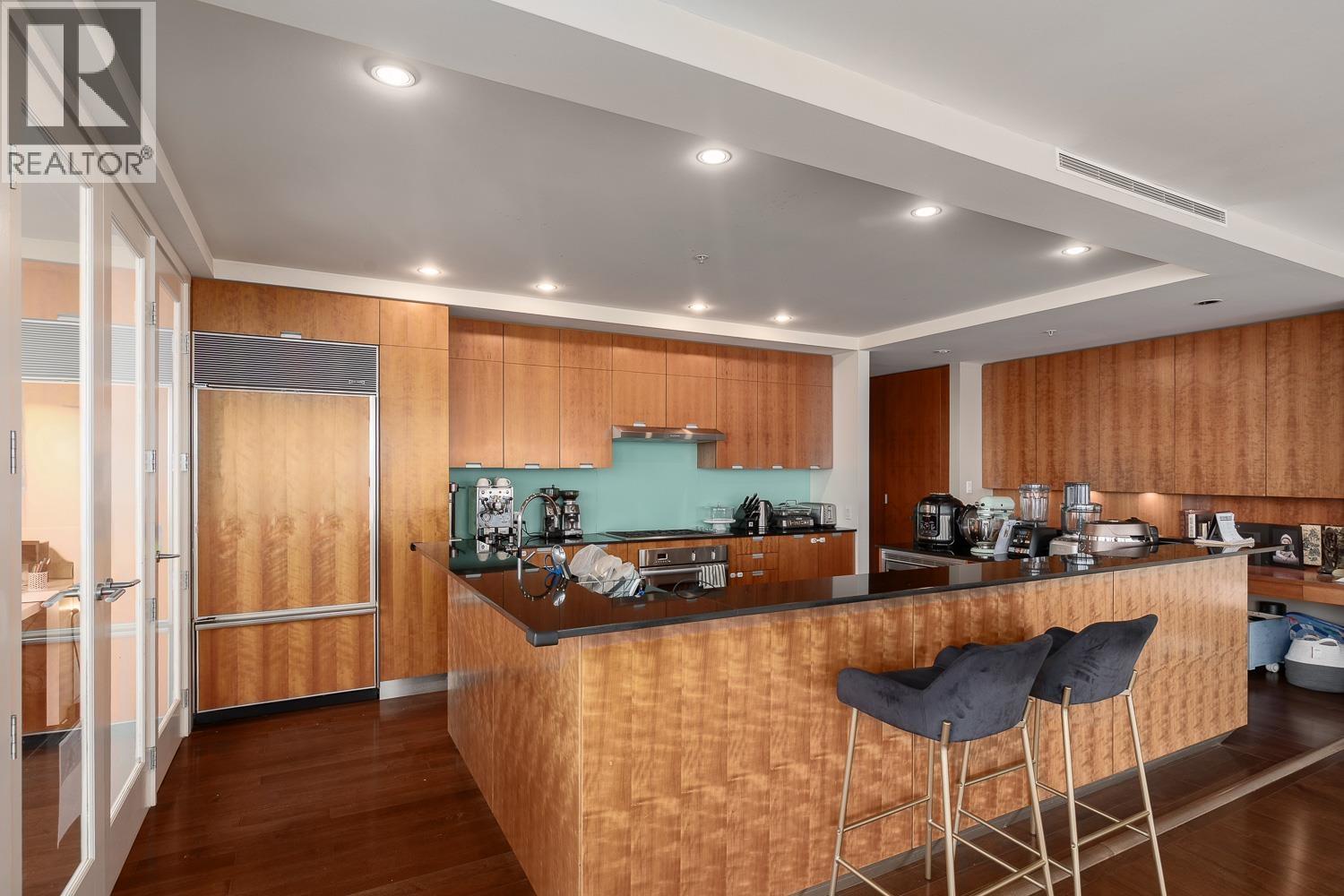 2001 1077 W CORDOVA STREET, Vancouver