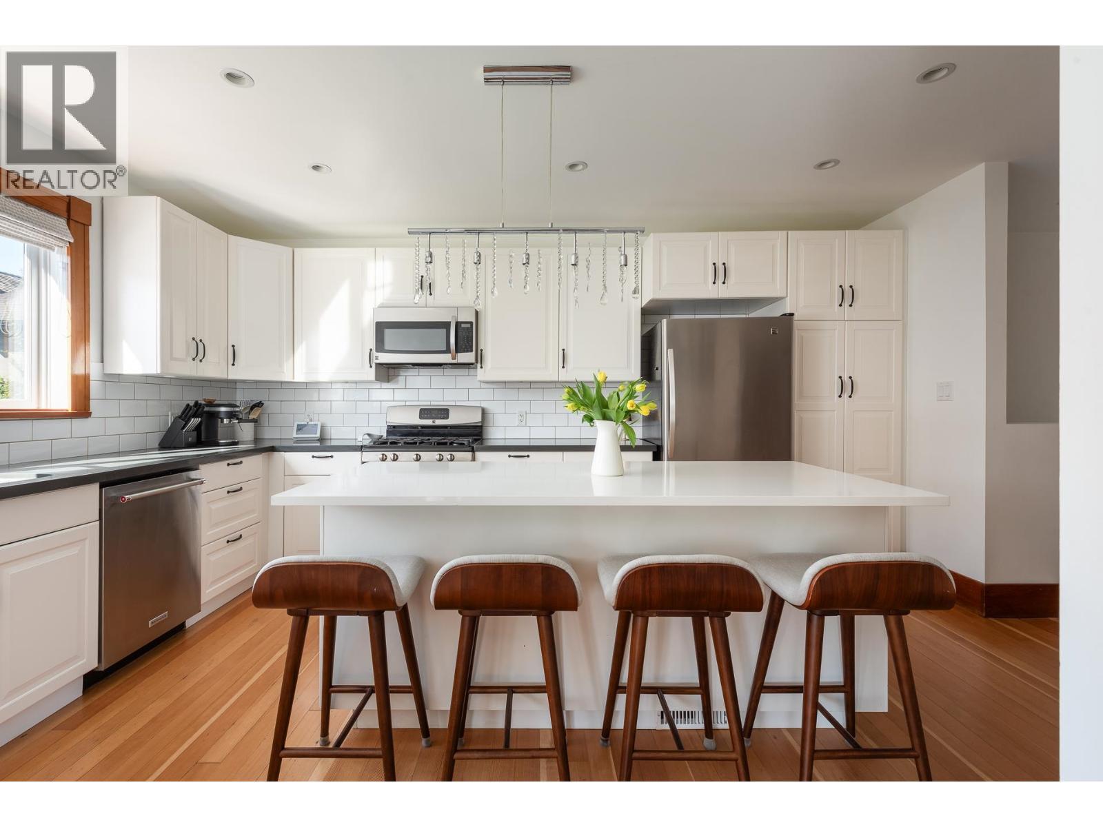 109 OAKLAND STREET, New Westminster