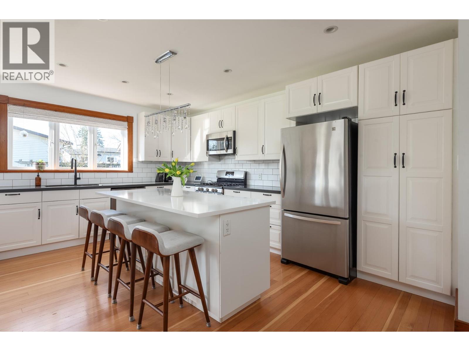 109 OAKLAND STREET, New Westminster