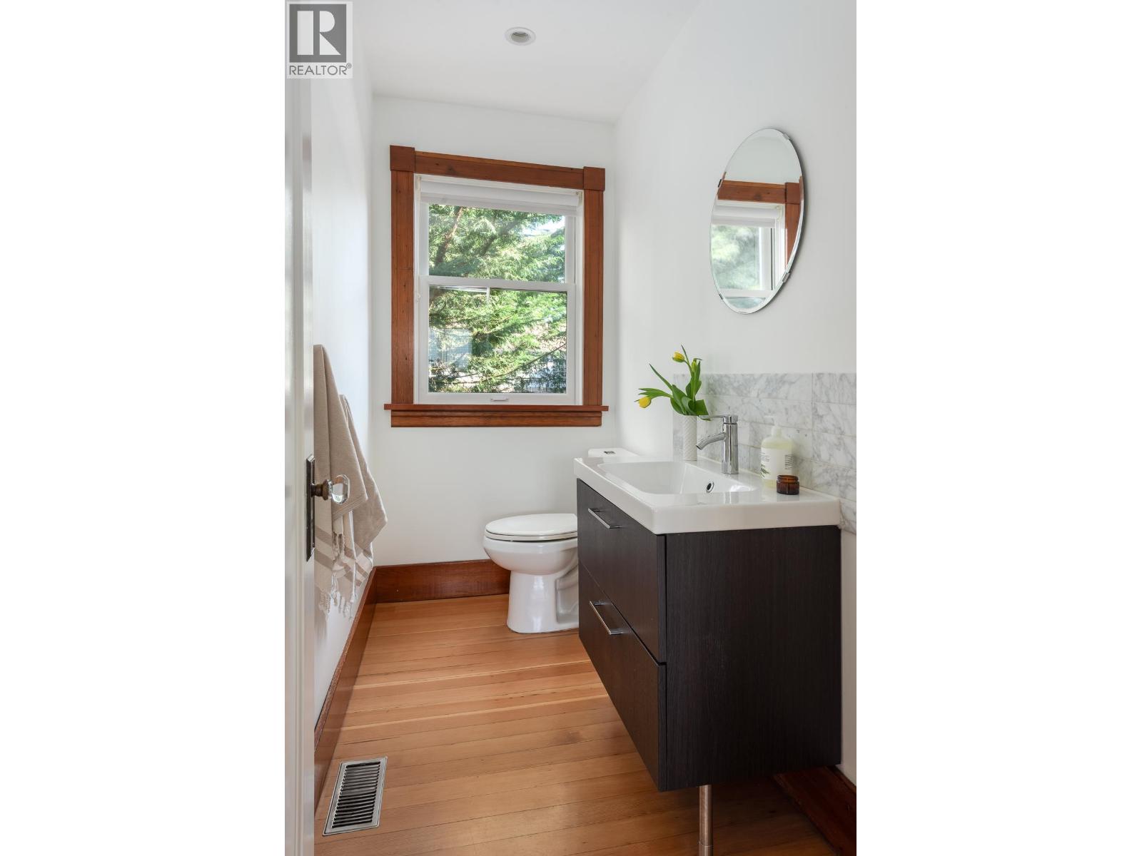 109 OAKLAND STREET, New Westminster