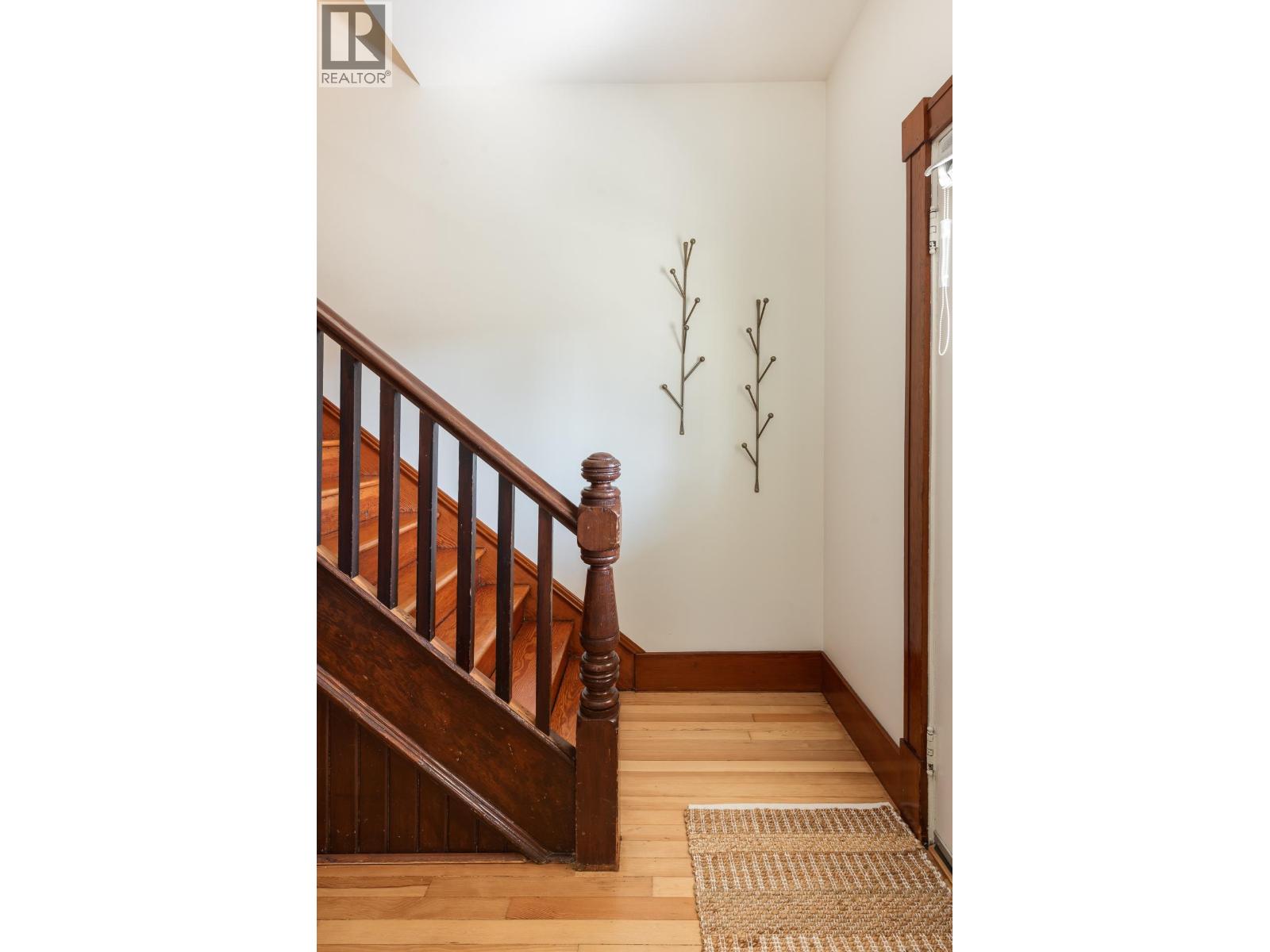 109 OAKLAND STREET, New Westminster