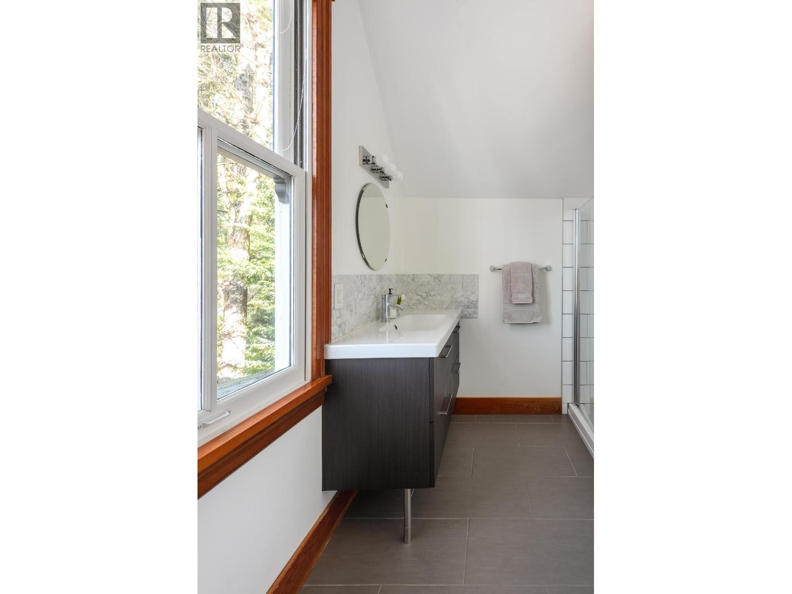 109 OAKLAND STREET, New Westminster