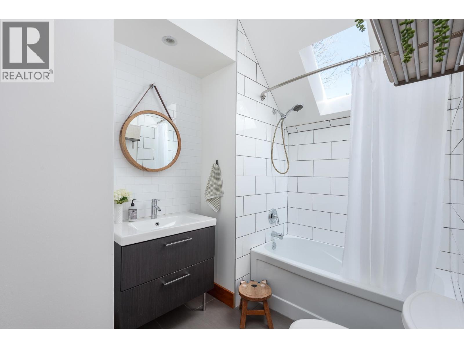 109 OAKLAND STREET, New Westminster