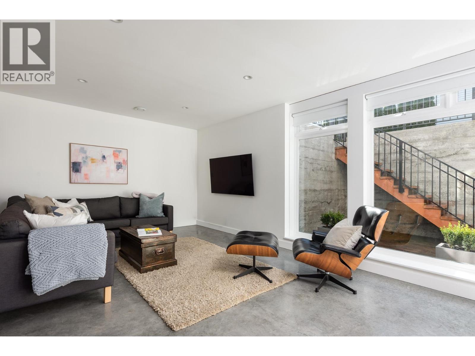 109 OAKLAND STREET, New Westminster