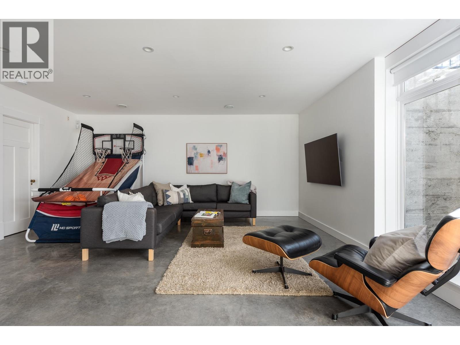 109 OAKLAND STREET, New Westminster