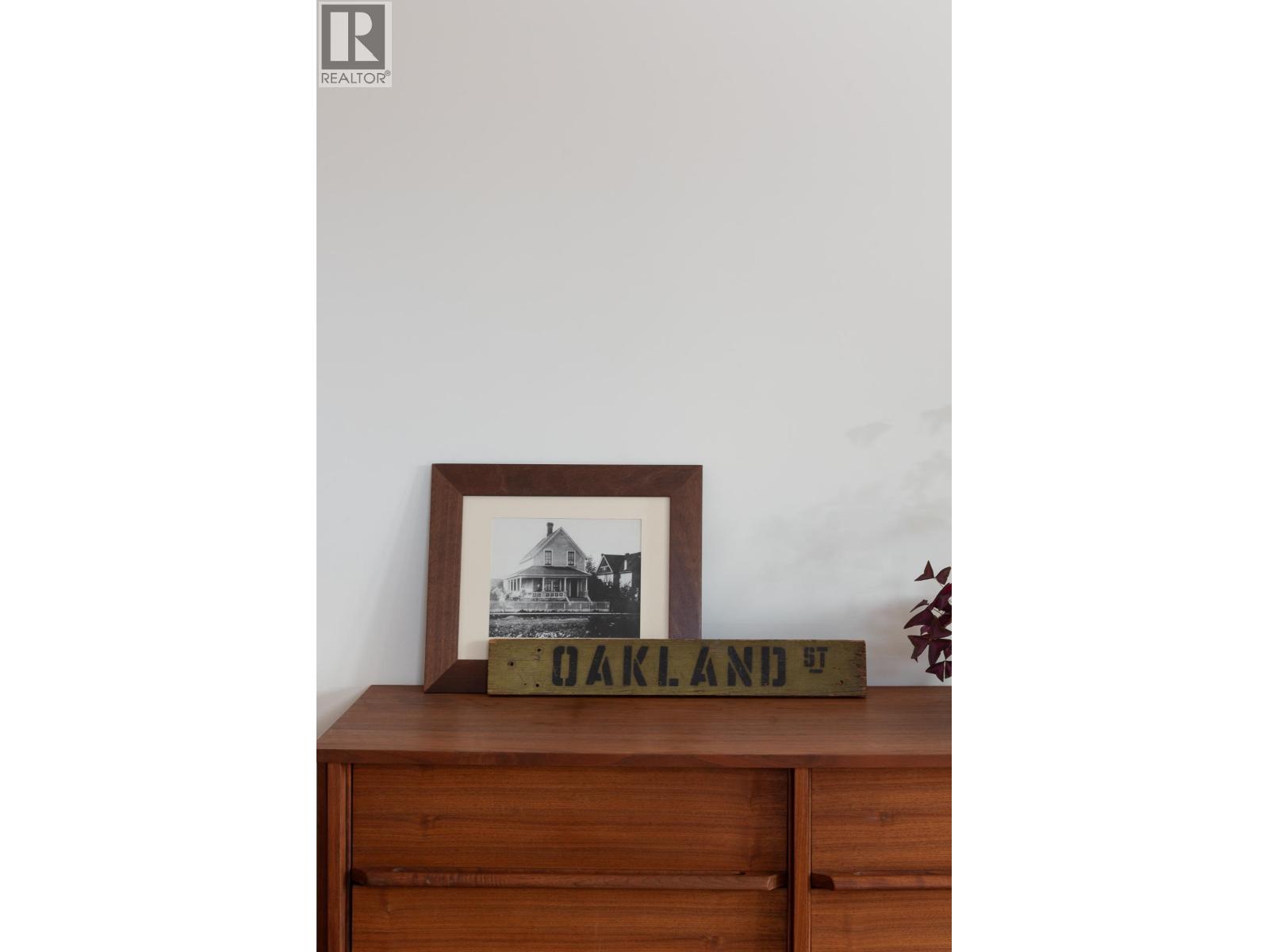 109 OAKLAND STREET, New Westminster