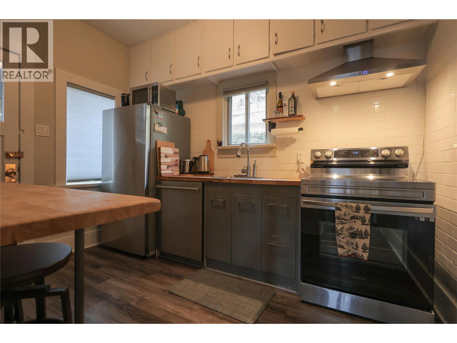 2078 Topping Street, Trail