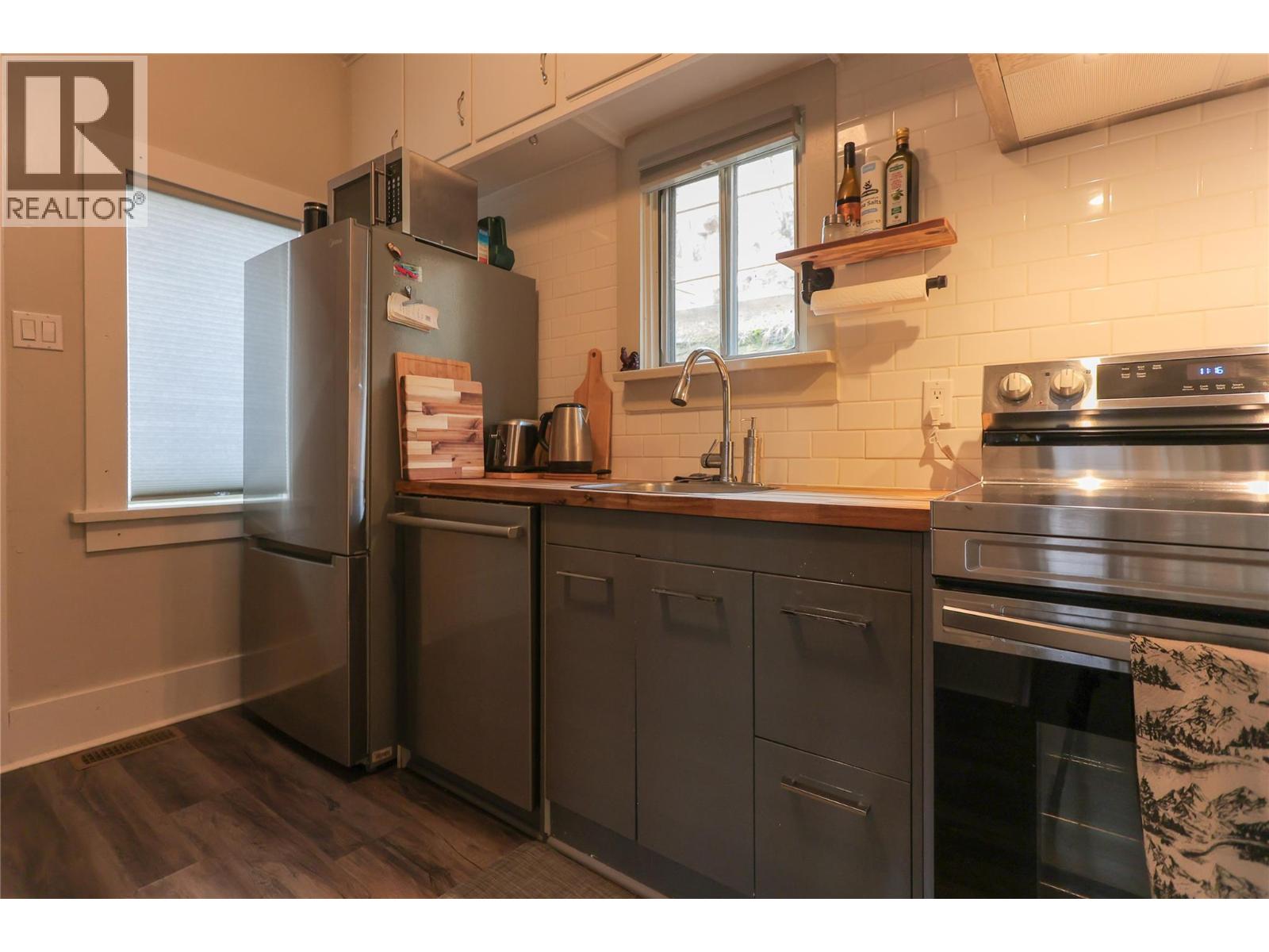 2078 Topping Street, Trail