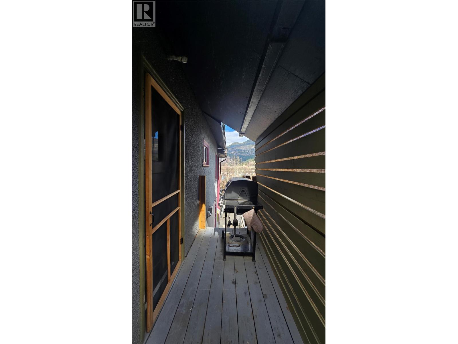 2078 Topping Street, Trail