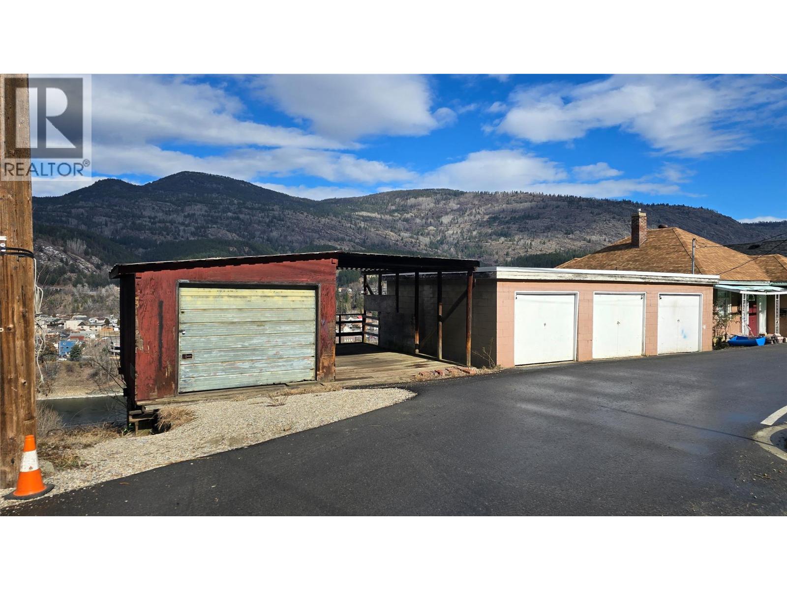 2078 Topping Street, Trail