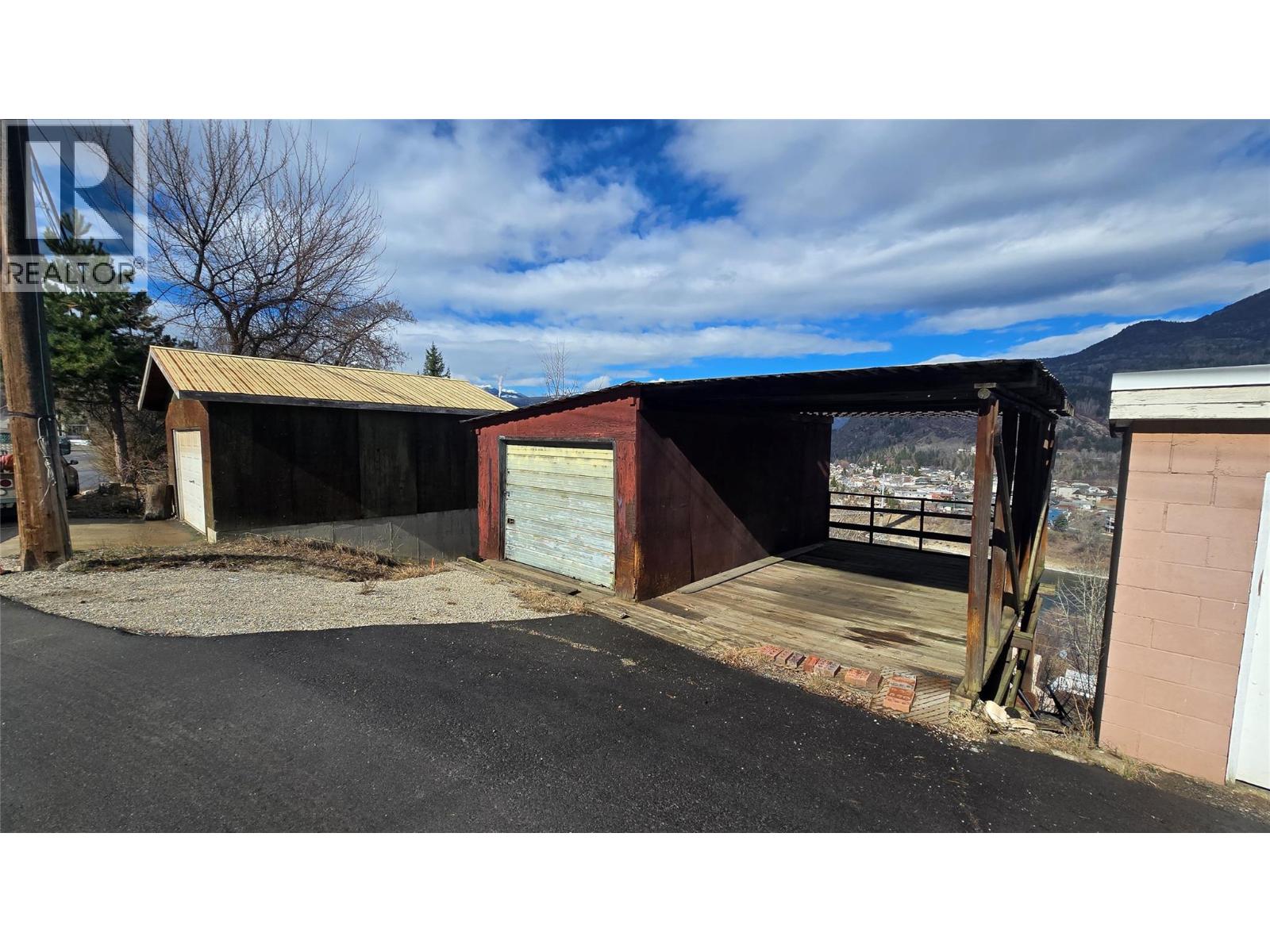 2078 Topping Street, Trail