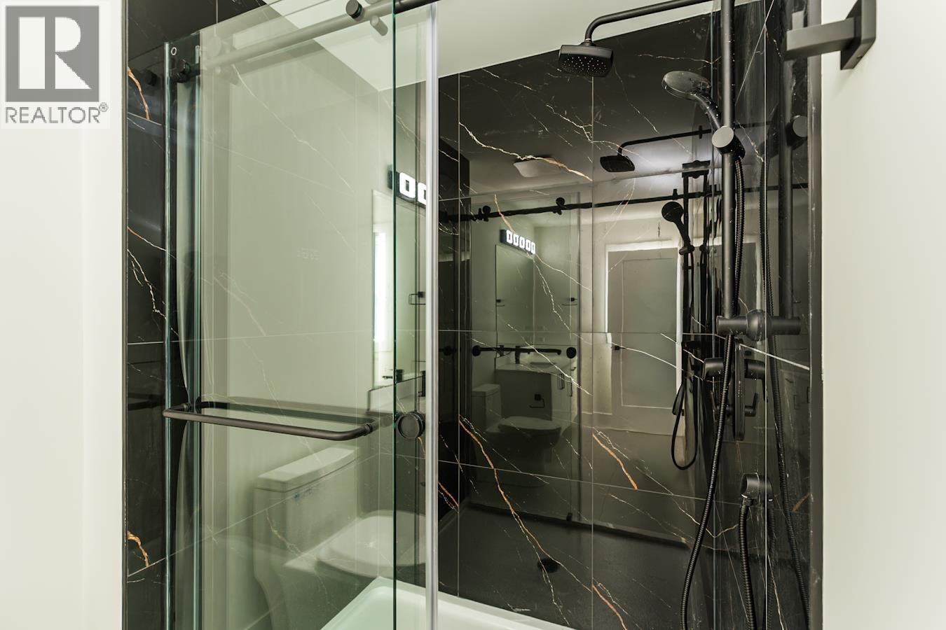 204 2395 ROWE STREET, Prince George