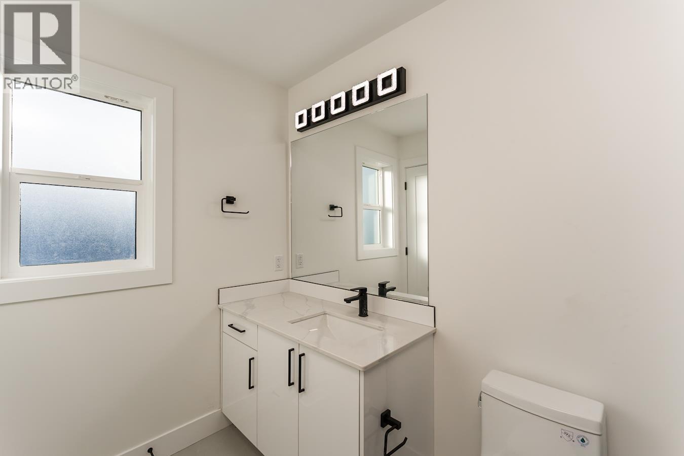 204 2395 ROWE STREET, Prince George