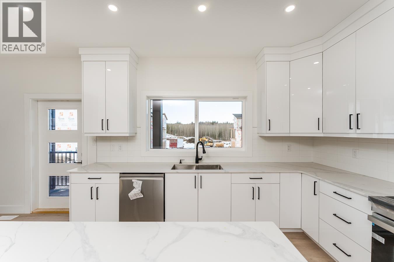 204 2395 ROWE STREET, Prince George