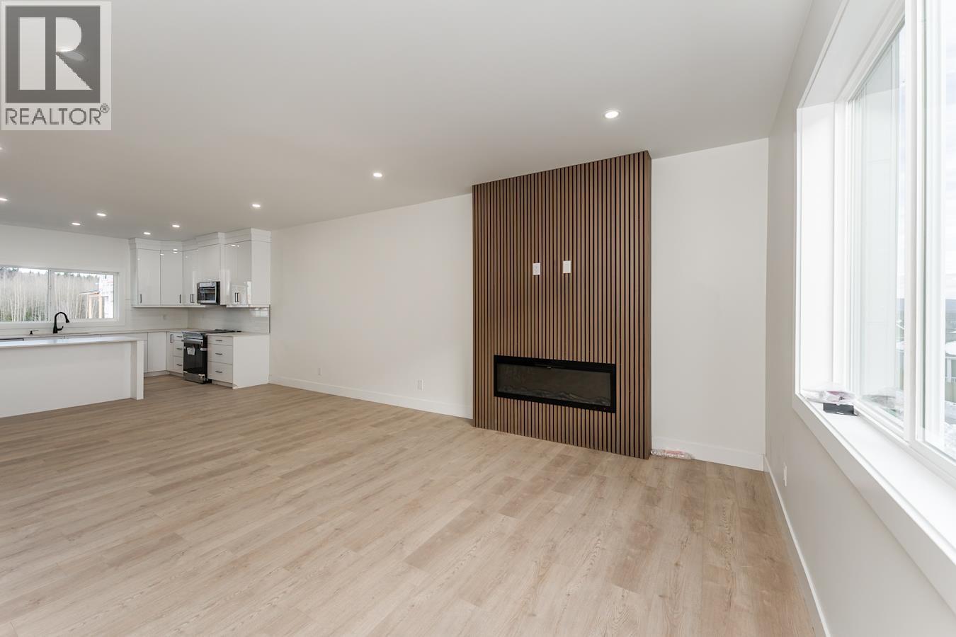 204 2395 ROWE STREET, Prince George