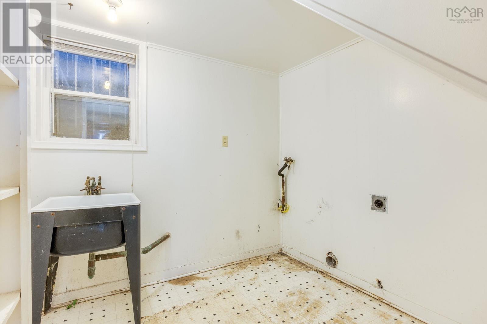 Property 40 of 45 of 2835 Joseph Howe Drive