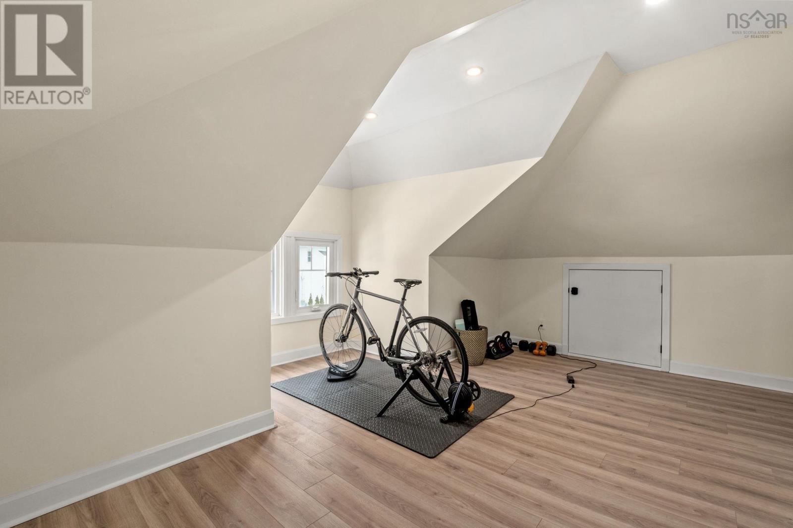 Property 33 of 40 of 6347 Cornwall Street