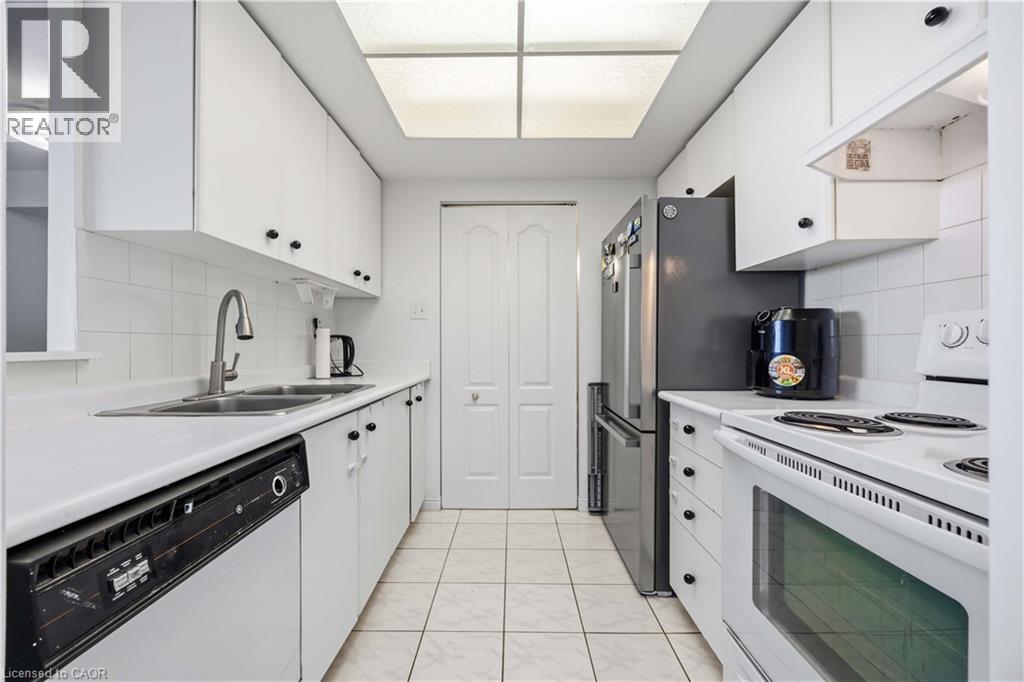 1 GREYSTONE WALK Drive Unit# 884, Toronto, Ontario, M1K5J3 — Photo 32